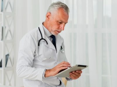 Doctor using Medi-EHR software to send an electronic prescription to a pharmacy.